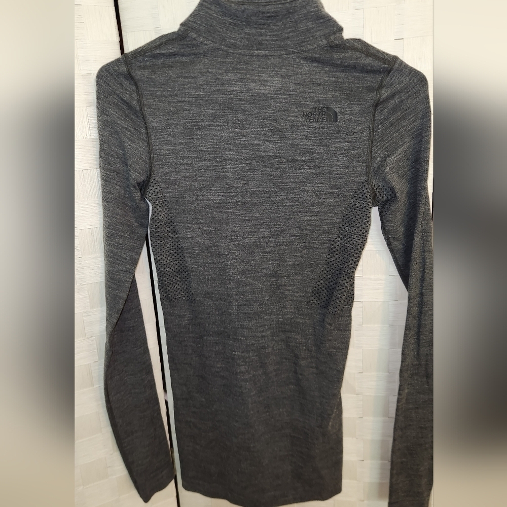 The North Face Women's Charcoal Long Sleeve Top Sz XS - Picture 5 of 6